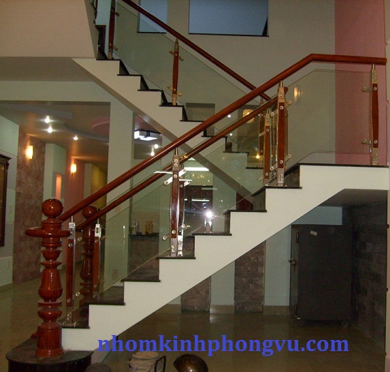 Cầu thang kính cường lực CTK03